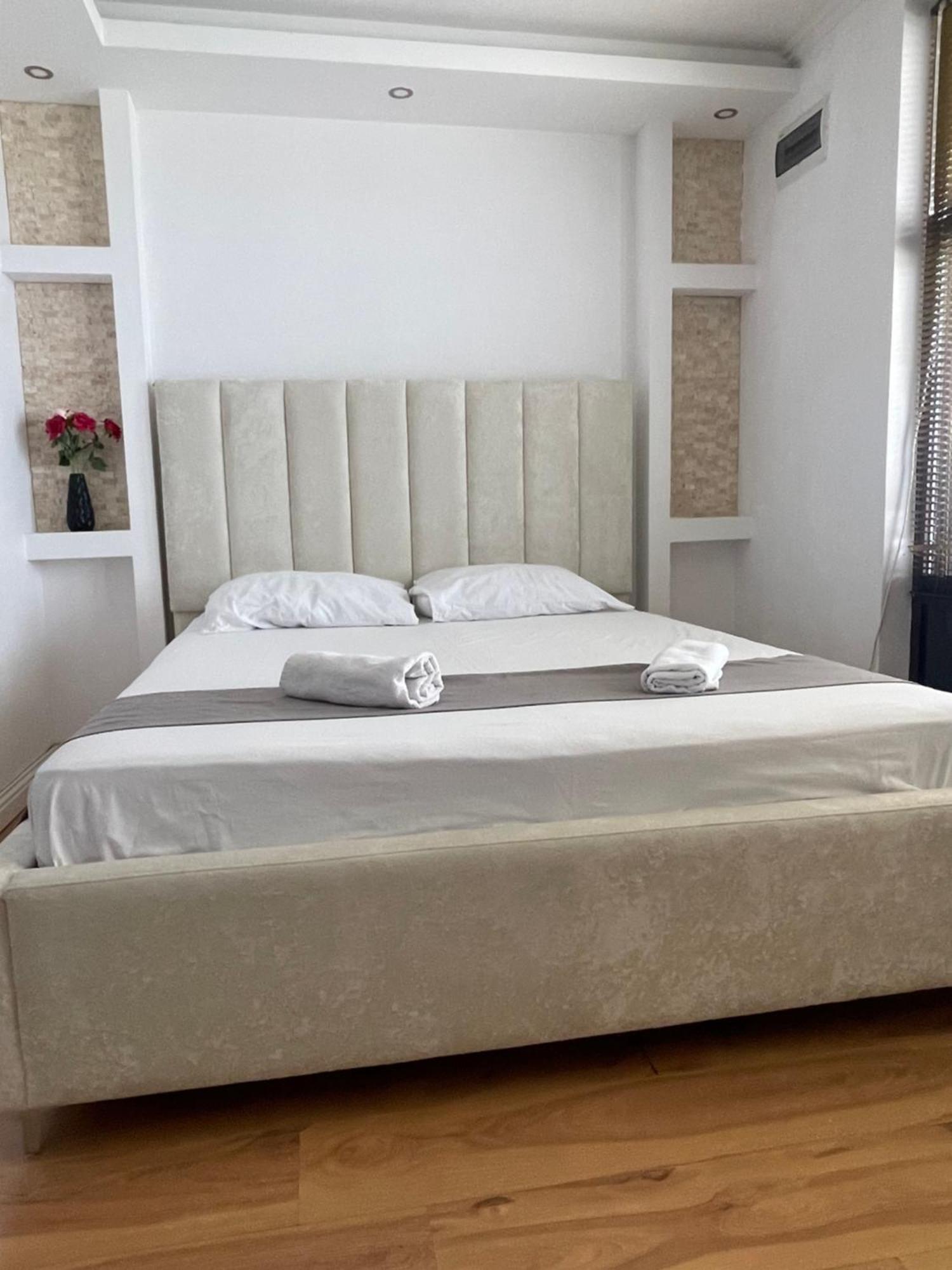 Days Inn Apartments Улцин Екстериор снимка