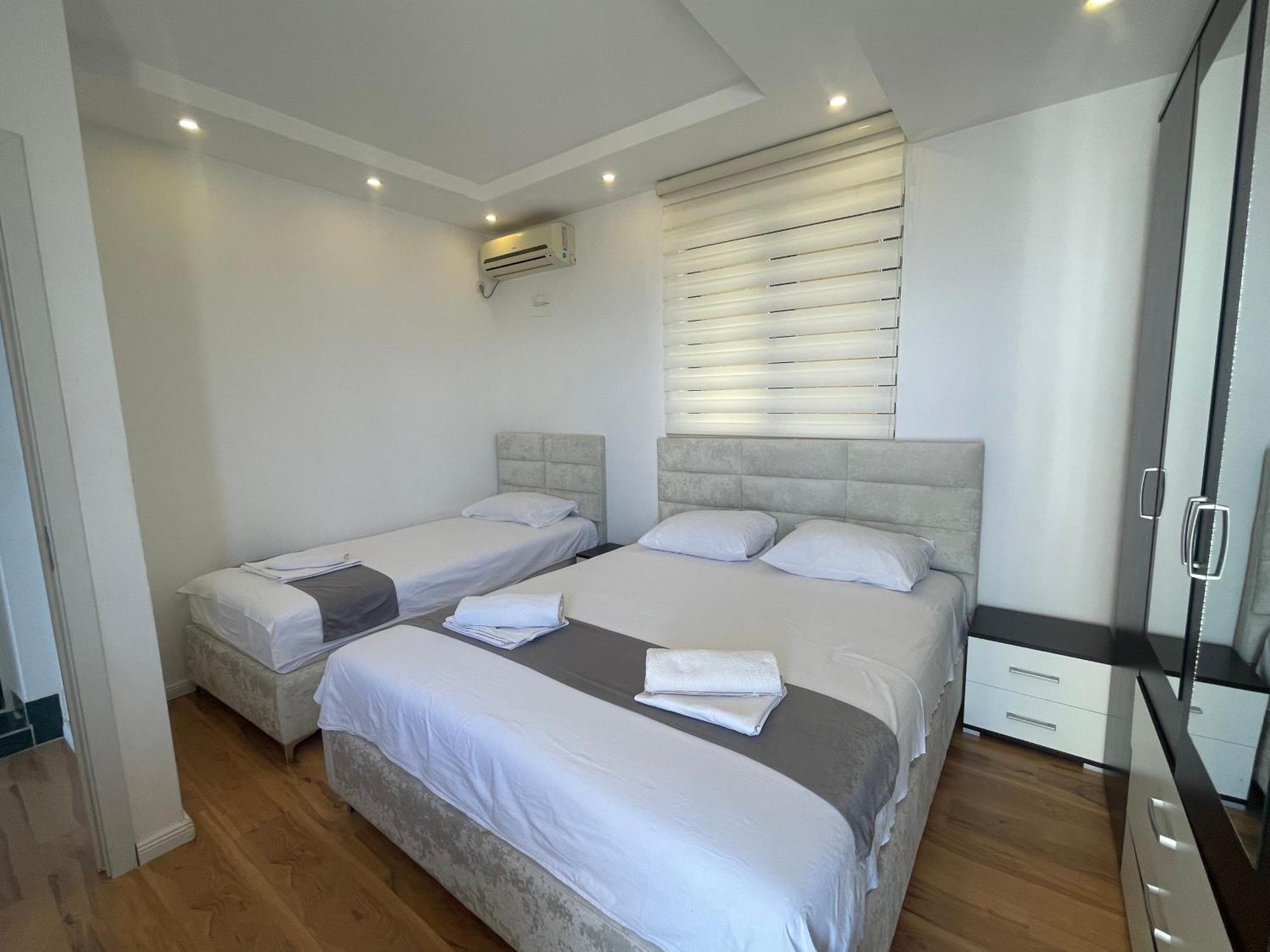 Days Inn Apartments Улцин Екстериор снимка